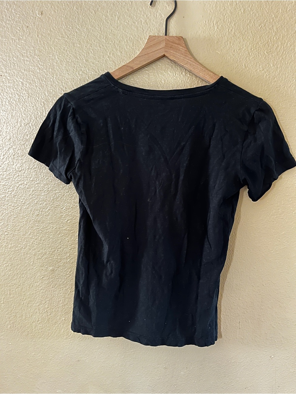 V neck - Picture 3 of 4